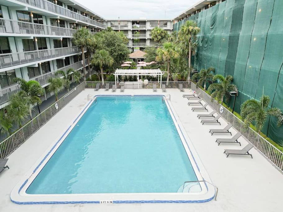 Lovely 1BR Suite Minutes to Disney With Lake view